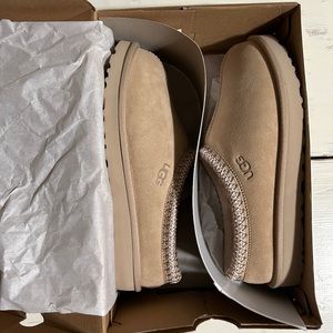 NIB Ugg Tasman size 9 slipper
